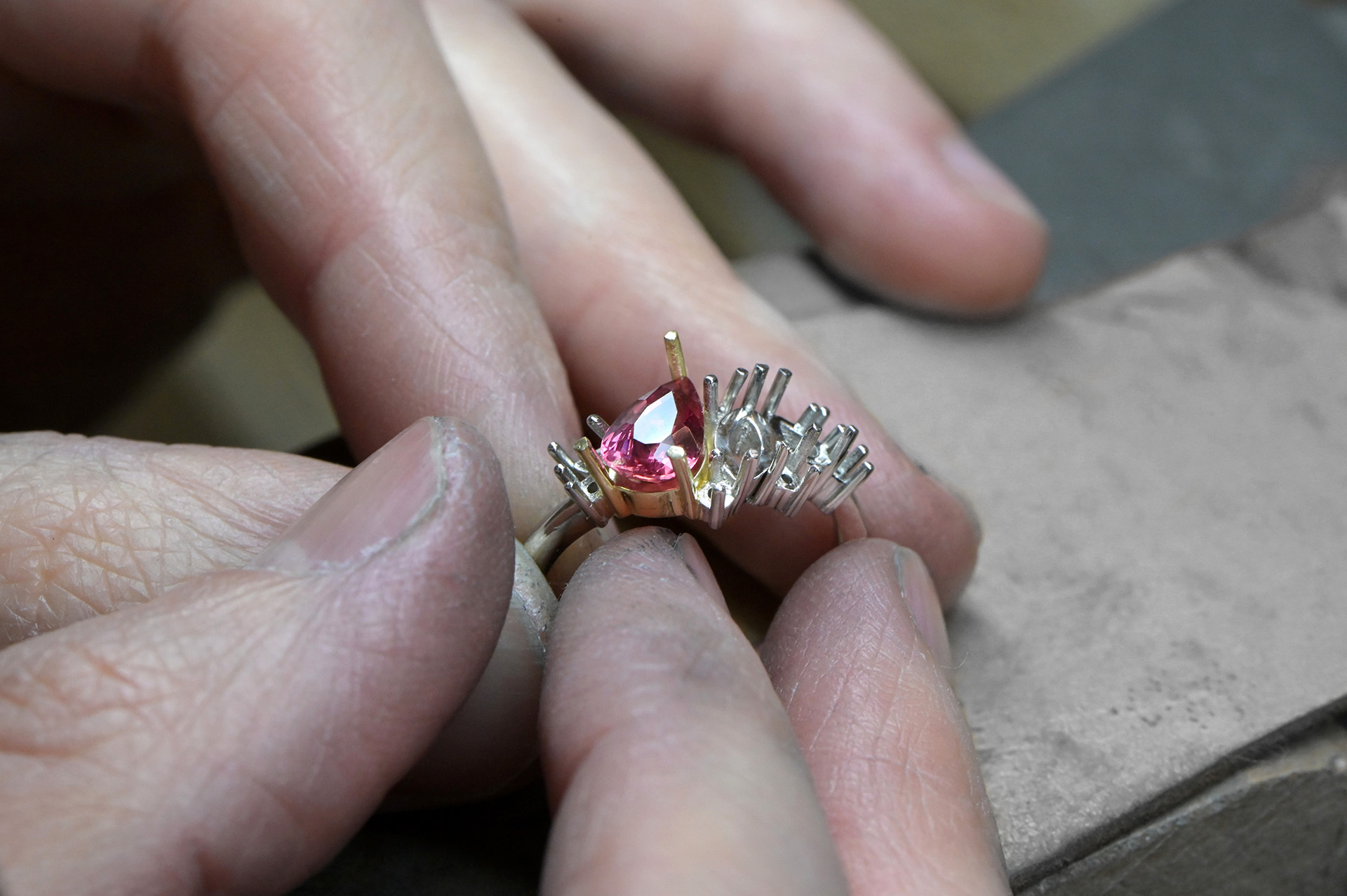 Pink sapphire mounting