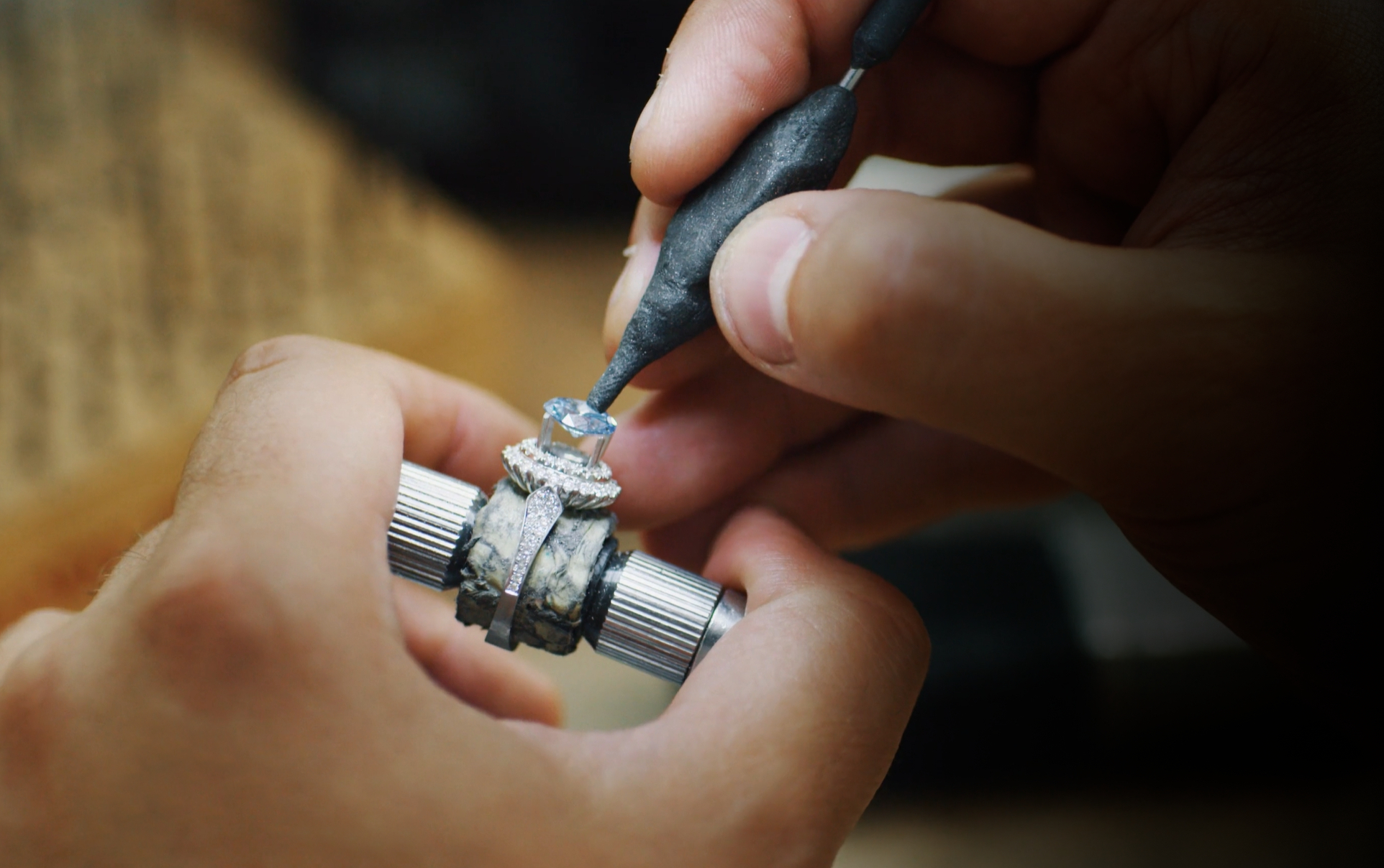Setting a blue diamond fade