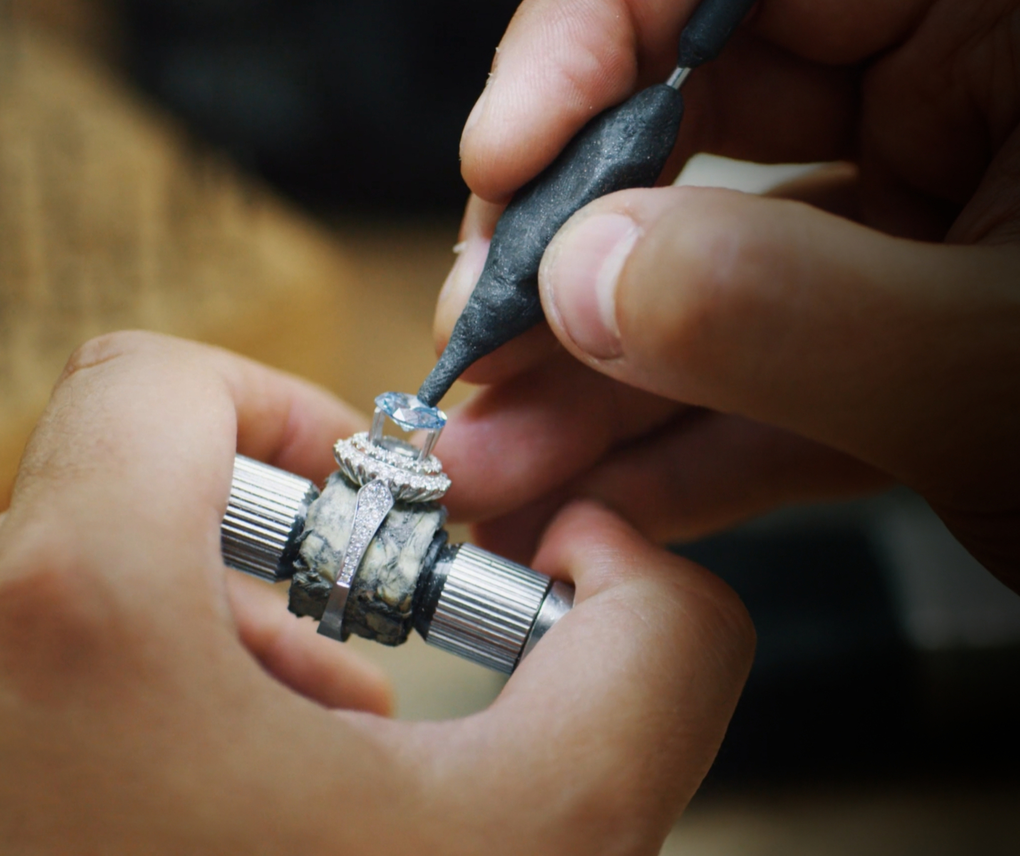 Setting a blue diamond fade cropped